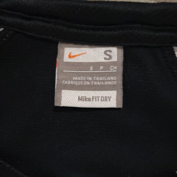 Nike FitDry T-Shirt - Picture 3 of 3